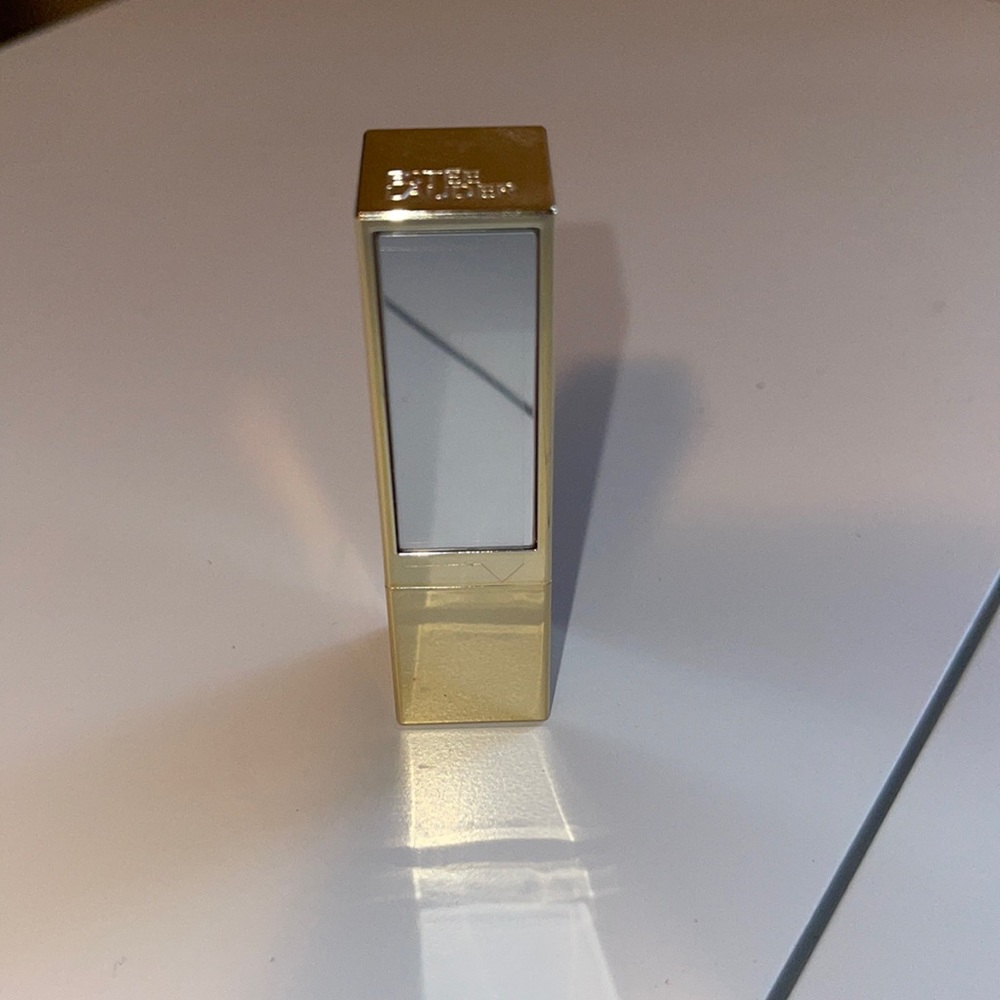 Estée Lauder lipstick